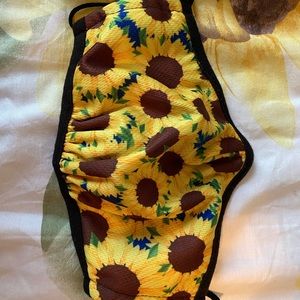 Sunflower mask with wire. Never worn. Great condition.